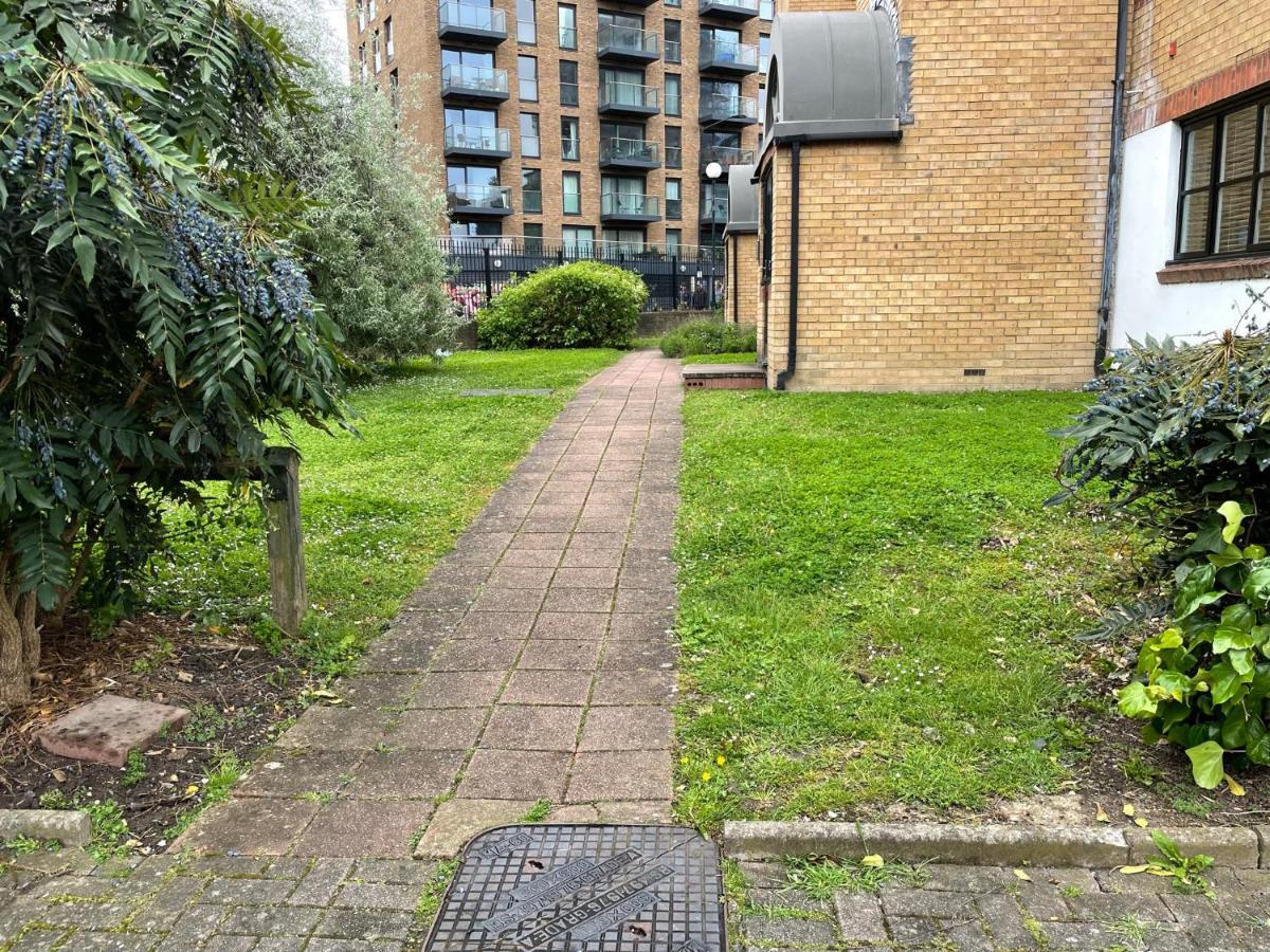 Surrey Docks Se16 Near Canada Water N Easy Access Canary Wharf London Exterior photo